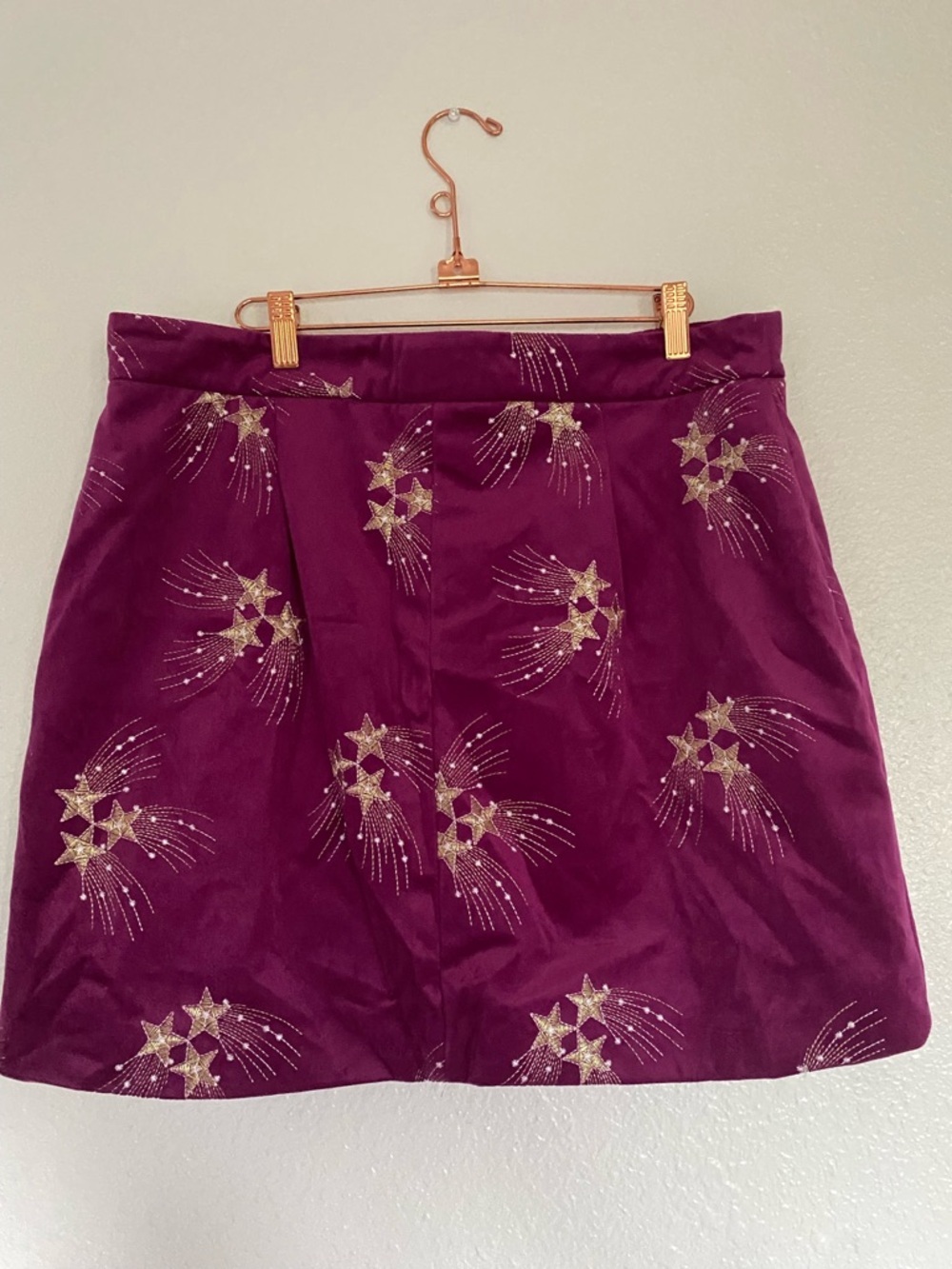 NWT Nasty Gal Premium
Embroidered Velvet Pink Mini Skirt
Mauve Magenta w/ stars - Picture 6 of 7